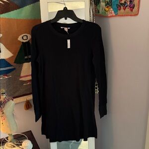 Victoria’s Secret Black Long sleeve black night shirt 97% cotton size small